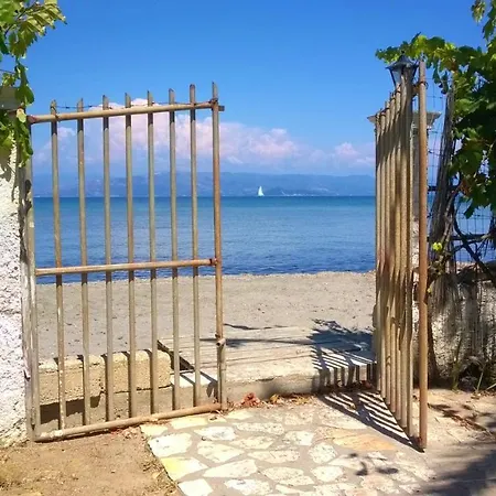 Aristidis Apartm. 2 * Kávos