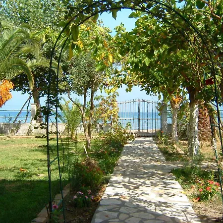 Aristidis Apartm. 2 * Kávos