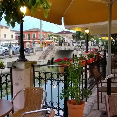 Aristidis Apartm. 2 * Kávos